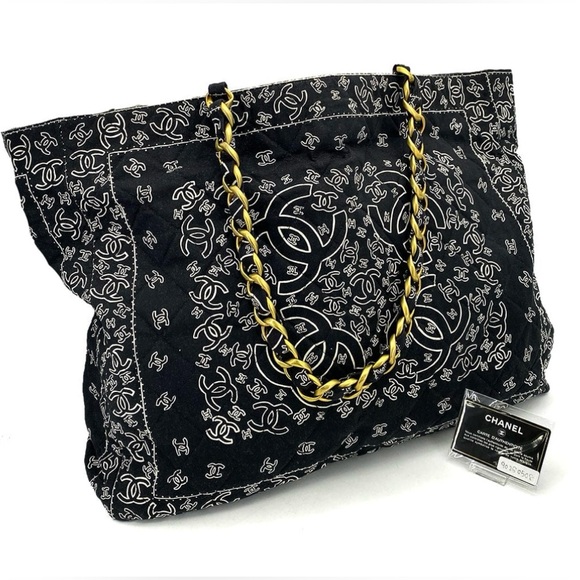 Chanel Black Quilted CC Logo Printed Canvas Bandana XL Oversize Tote - Picture 1 of 8